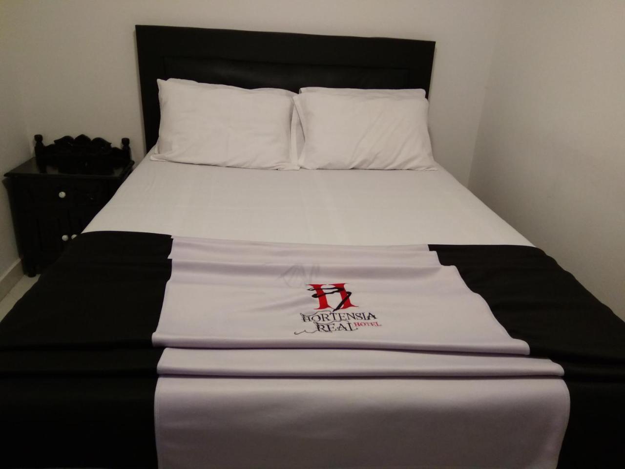 Hotel Hortensia Real ไพพ่า ภายนอก รูปภาพ